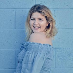 Meet your Posher, Demi